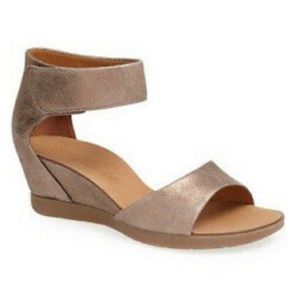 Wedge Sandals7.5 GENTLY WORN ONCE